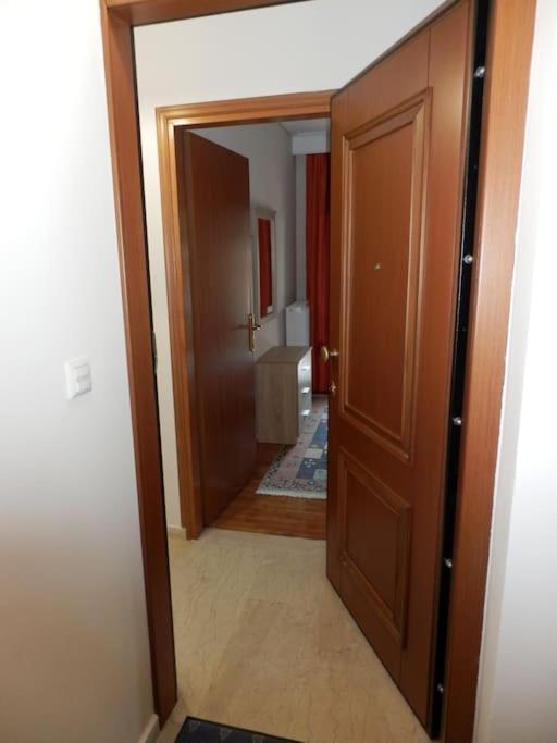 Your Cozy Six Street Apartment Лариса Экстерьер фото